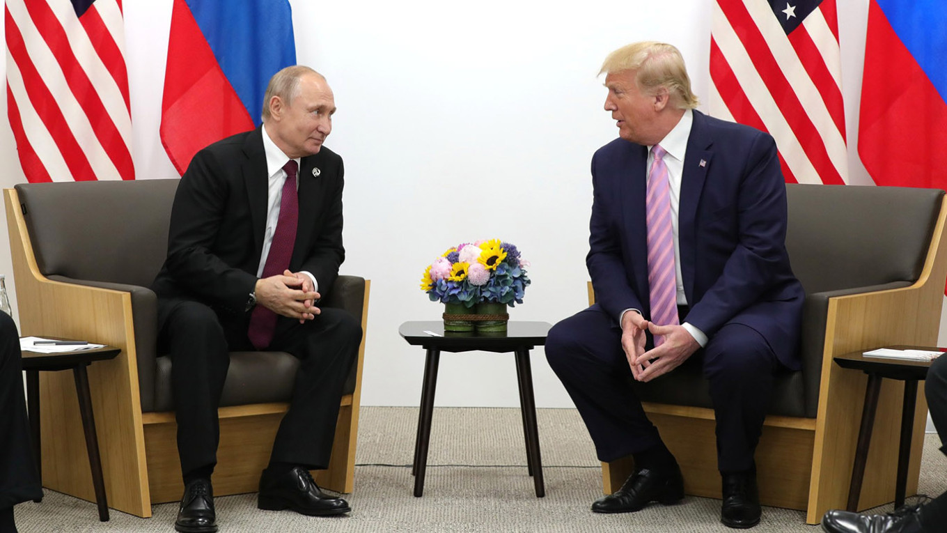 Ketegangan Meningkat: Rusia Ancam Perang Dunia III, Trump Menyebut Putin "Gila"