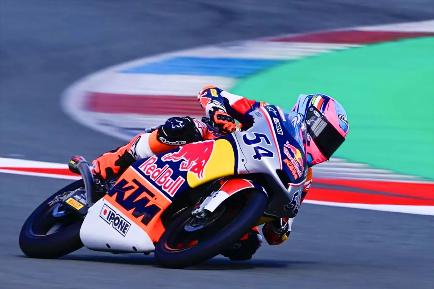 Veda Ega Pratama Ukir Sejarah: Pembalap 16 Tahun Asal Gunungkidul Juara di Red Bull Rookies Cup Italia