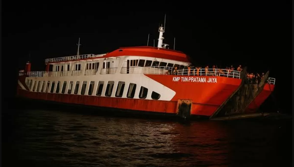 Selat Bali: KMP Tunu Pratama Jaya Tenggelam, Puluhan Penumpang Masih Dicari