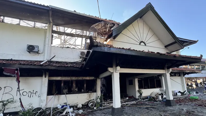 Gedung DPRD Solo Hangus