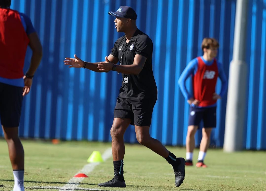 Patrick Kluivert Dipecat