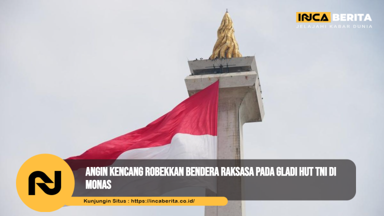 Angin Kencang Robekkan Bendera Raksasa pada Gladi HUT TNI di Monas