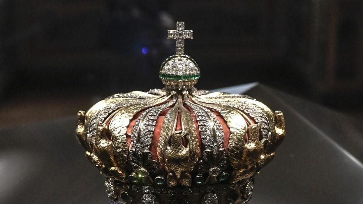 Museum Louvre Dibobol Maling: Perhiasan Era Napoleon Raib dalam 8 Menit