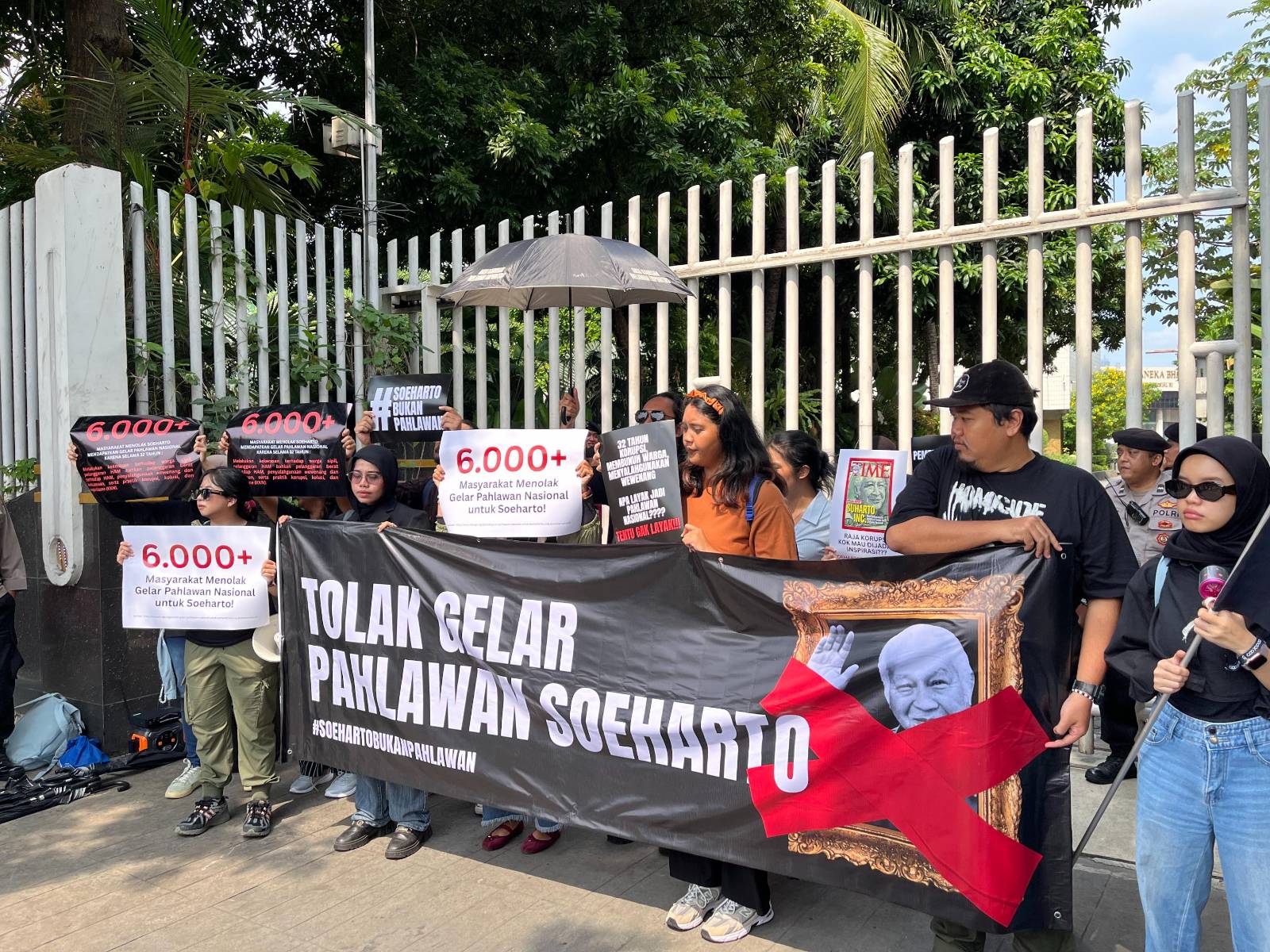 Gelar Pahlawan untuk Soeharto