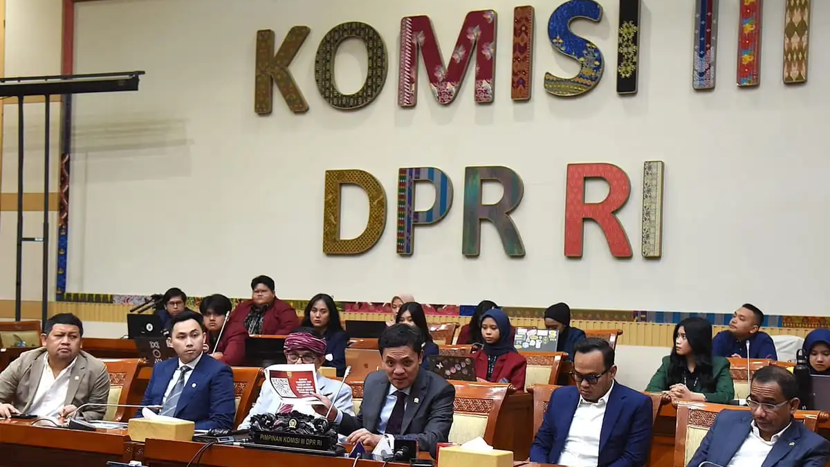 DPR Setujui RUU Baru Polri dalam Tiga Hari Kerja, Polisi Aktif Boleh Isi Jabatan Sipil dan Usia Pensiun Naik