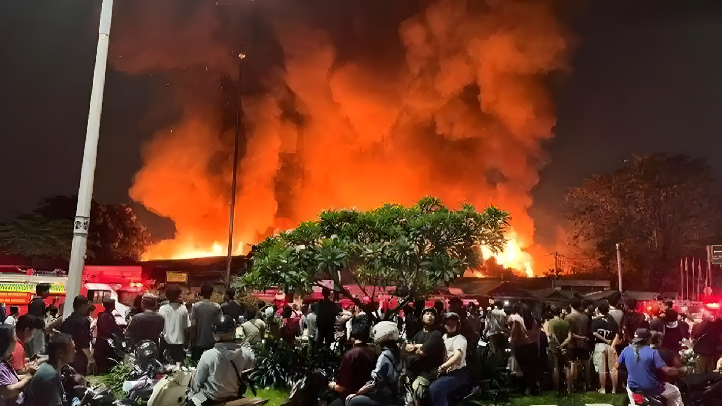 Kebakaran-besar-melanda-kawasan-permukiman-padat-penduduk-di-Kemayoran_upscayl_2x_upscayl-standard-4x