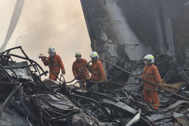 Pabrik Karet Tangerang Terbakar