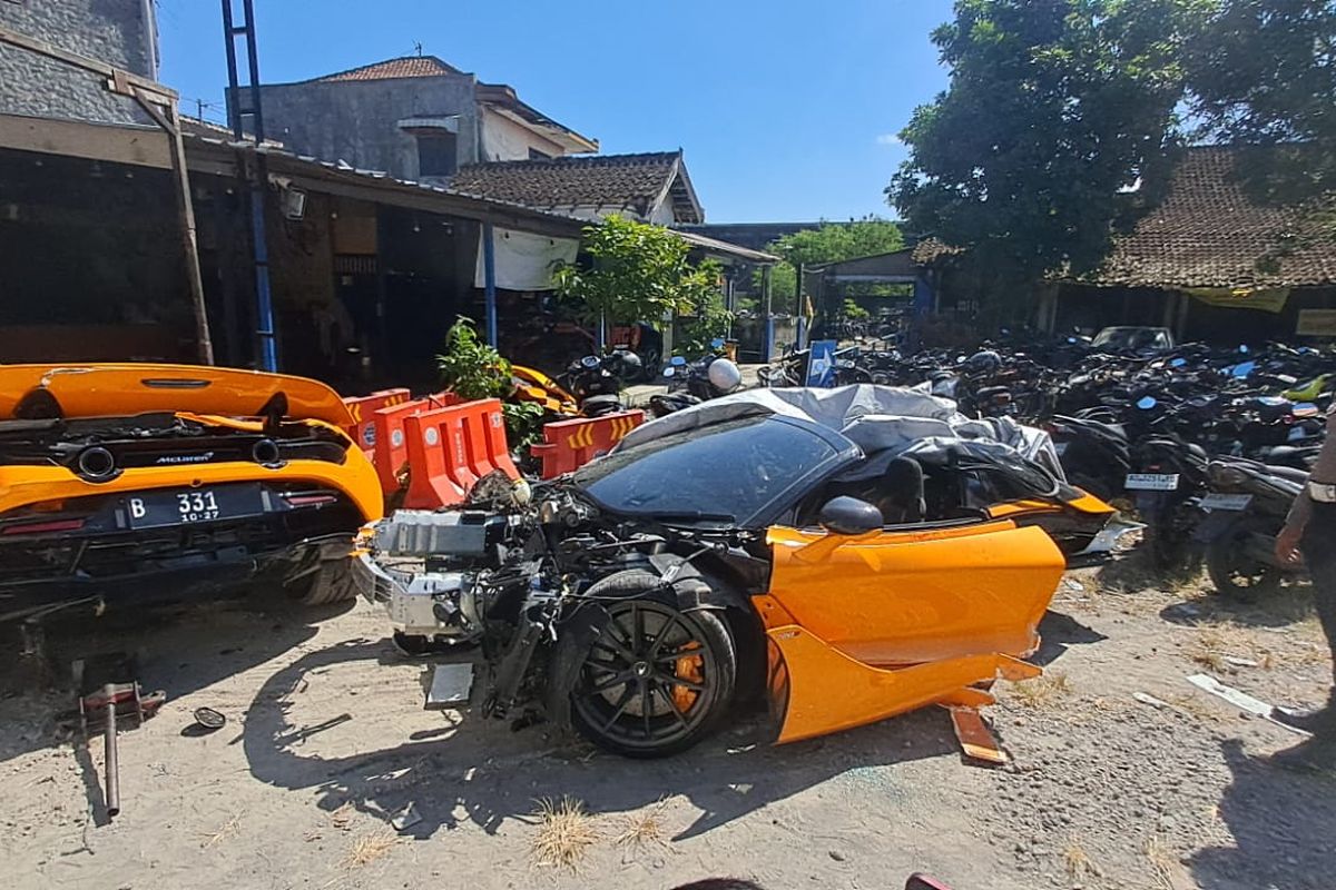 Kecelakaan Tunggal McLaren