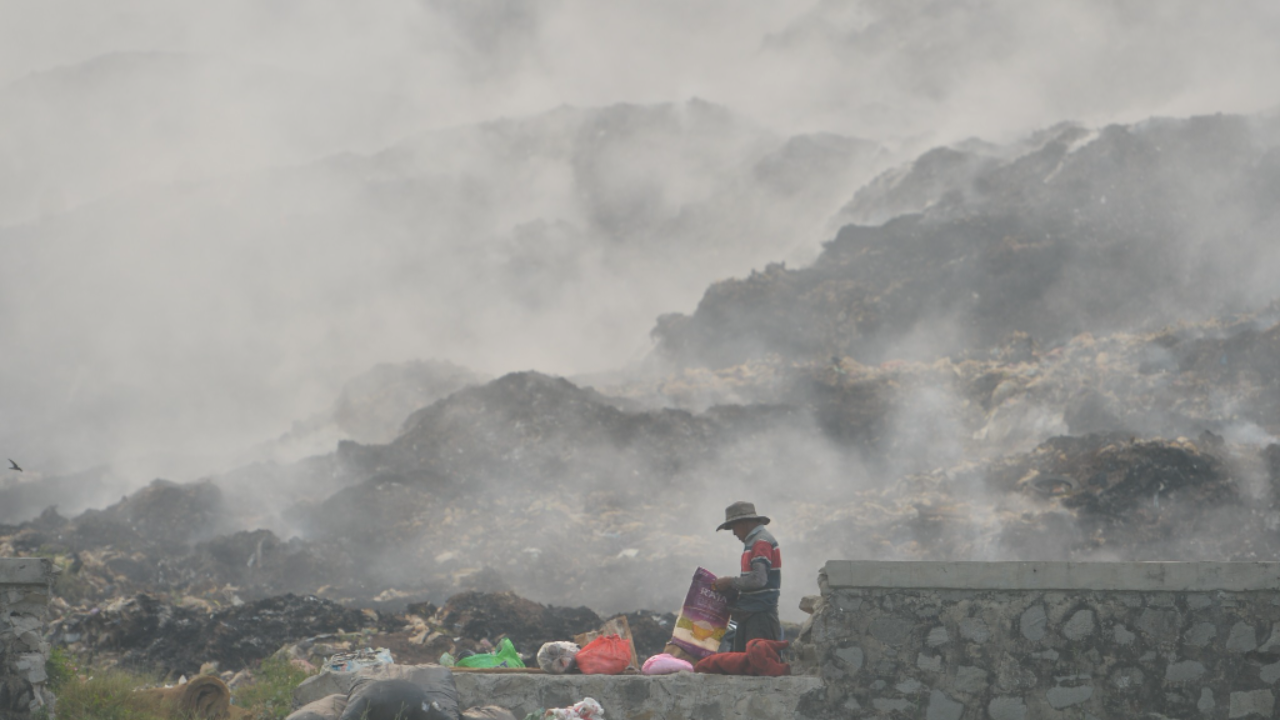 TPA Jatiwaringin Terbakar
